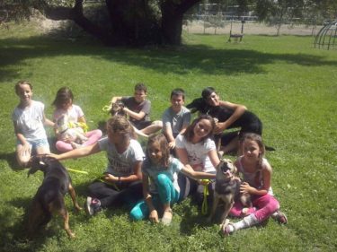 lovastáboros gyerekek